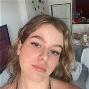 Estudiante de carrera de economía en inglés con alto nivel